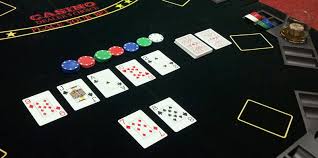 Comparing online poker vs. live poker